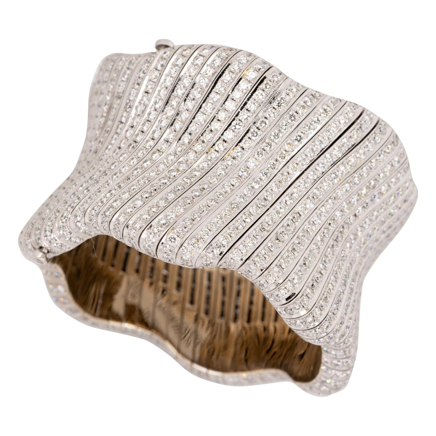 Unknown 30 Carat Round Cut Diamond Pave Wavy Bangle 6 Unknown 30 Carat Round Cut Diamond Pave Wavy Bangle – Image 4