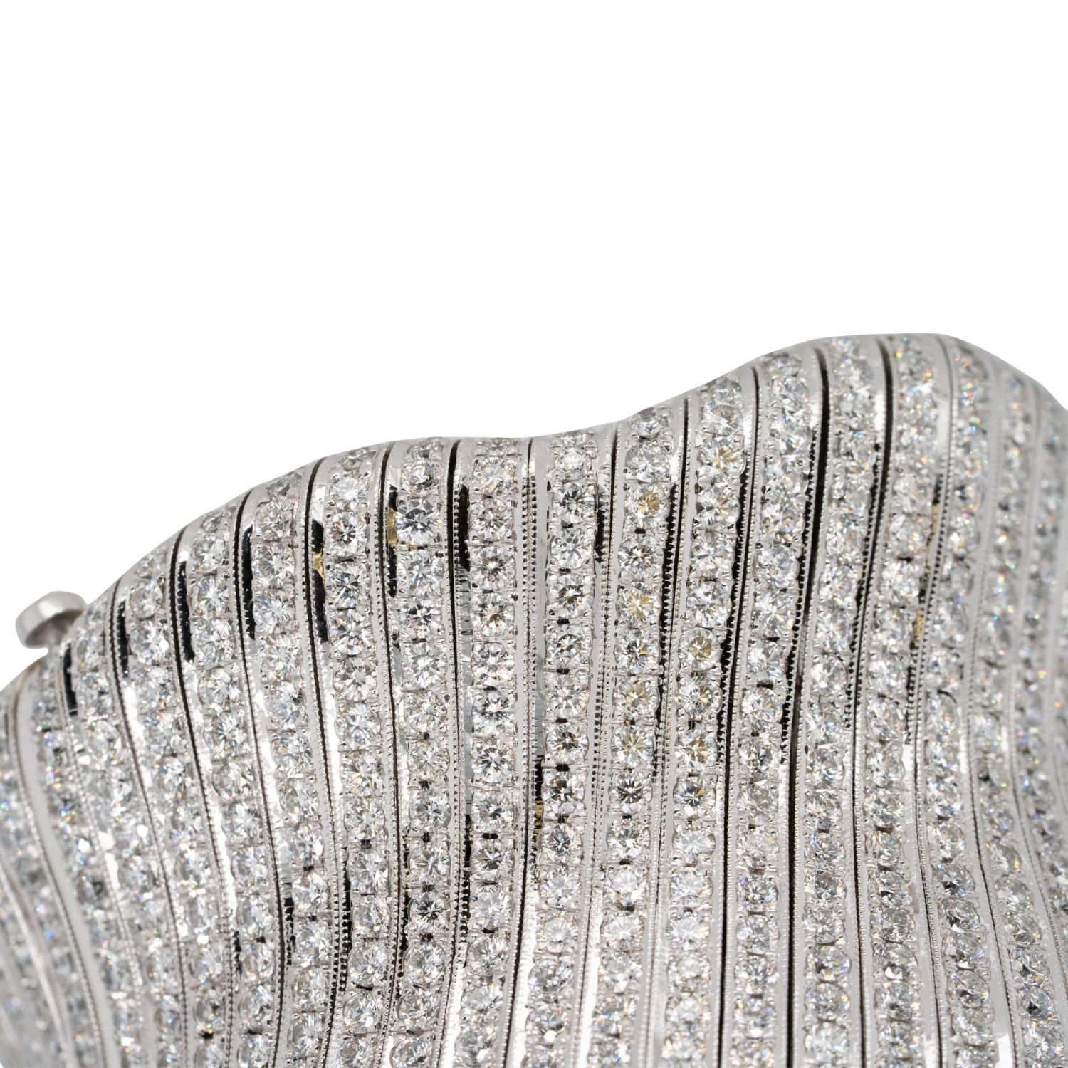 Unknown 30 Carat Round Cut Diamond Pave Wavy Bangle 8 Unknown 30 Carat Round Cut Diamond Pave Wavy Bangle – Image 6