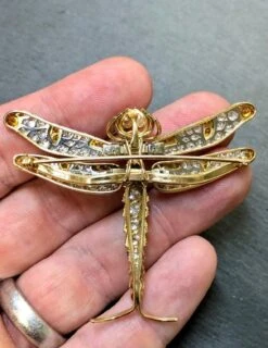 Unknown Estate 18K Platinum Articulating Orange White Diamond Emerald Dragonfly Brooch -Mode Bijouterie Magasin 00C775A7 A952 40AA 85C7 2C10B7DBB658 master