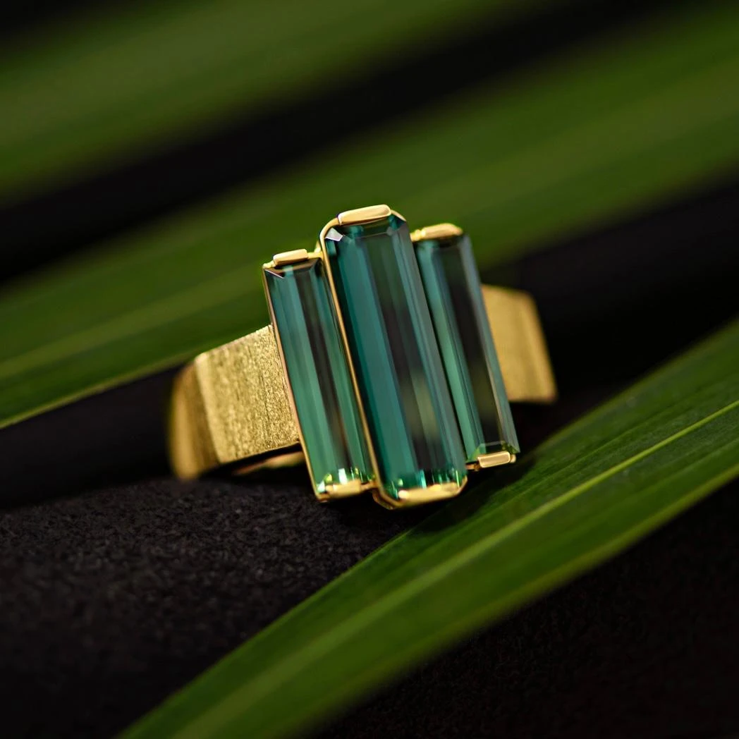 3.15 Carat Natural Brazilian Tourmaline Indigolite 18 Karat Yellow Gold Ring 7 3.15 Carat Natural Brazilian Tourmaline Indigolite 18 Karat Yellow Gold Ring – Image 5