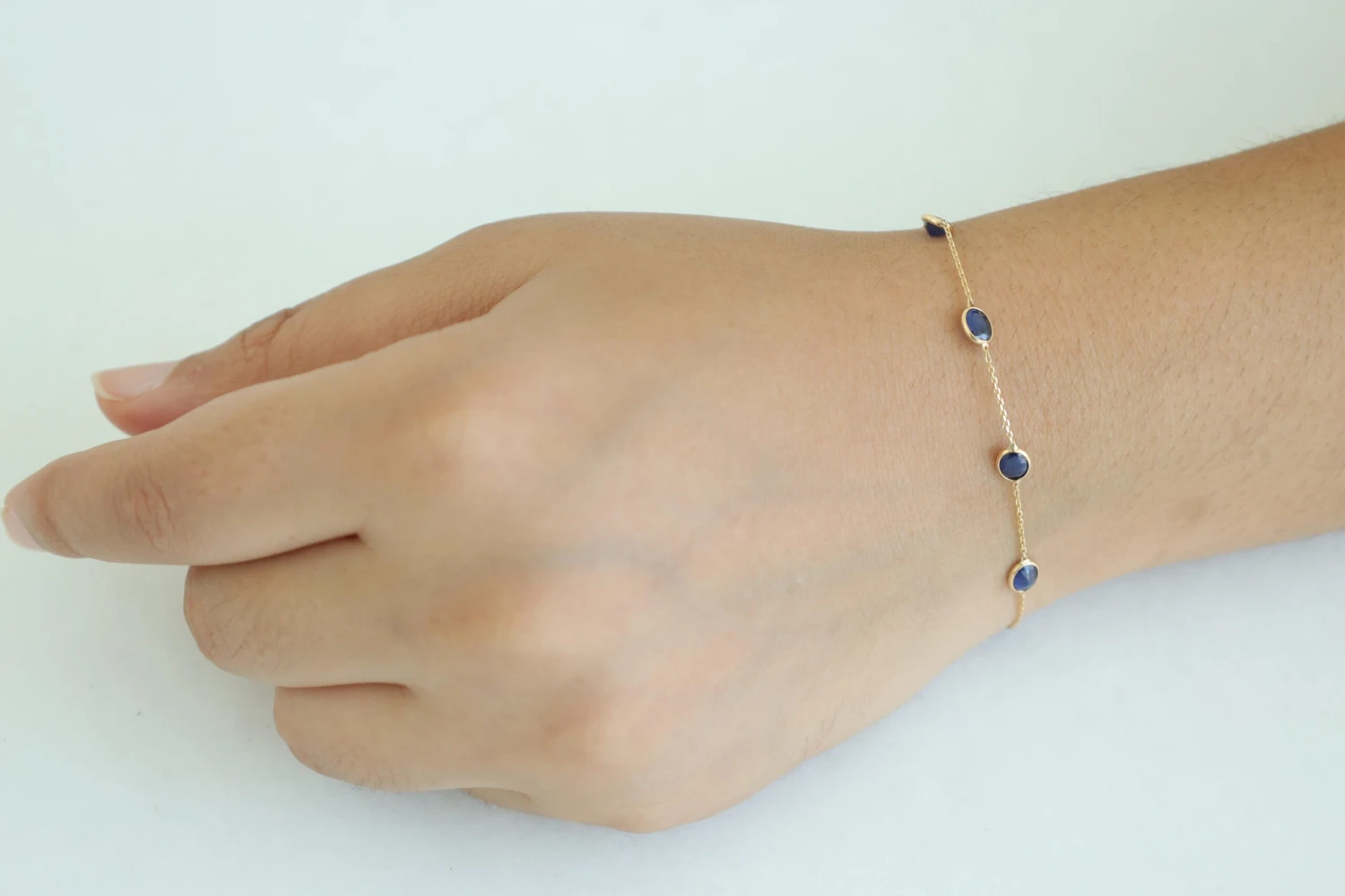 3.1 Carat Sapphire Chain Tennis Bracelet In 18k Gold 6 3.1 Carat Sapphire Chain Tennis Bracelet In 18k Gold – Image 4