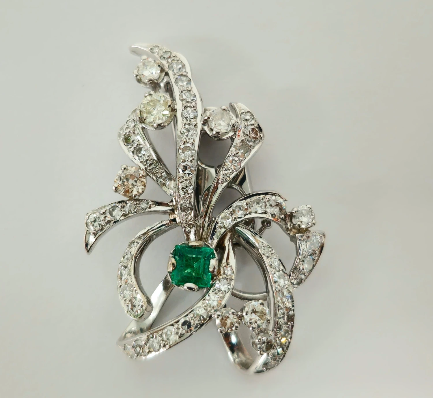 Unknown Art Deco Natural Colombian Emerald Diamond Pin In 14k White Gold 3 Unknown Art Deco Natural Colombian Emerald Diamond Pin In 14k White Gold