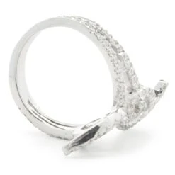 Unknown 18 Karat White Gold Diamond Floral Long Finger Ring -Mode Bijouterie Magasin 130 2209 4 master