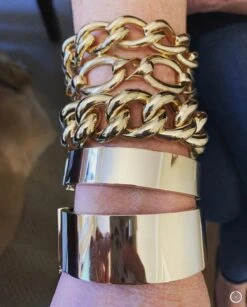 Curata Italian 18k Yellow Gold Chunky Curb Link Statement Bracelet 9 Curata Italian 18k Yellow Gold Chunky Curb Link Statement Bracelet -Mode Bijouterie Magasin 14CIBNFT16Y 2 master