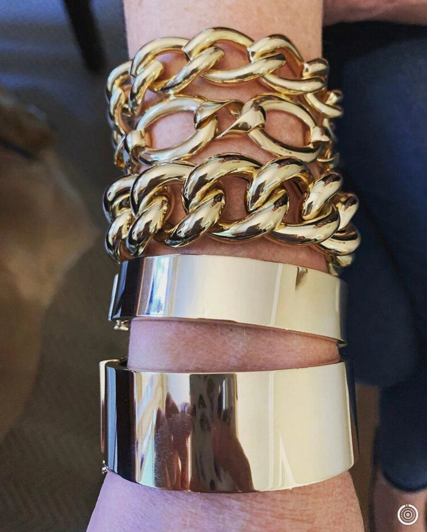 Curata Italian 18k Yellow Gold Chunky Curb Link Statement Bracelet 5 Curata Italian 18k Yellow Gold Chunky Curb Link Statement Bracelet – Image 3