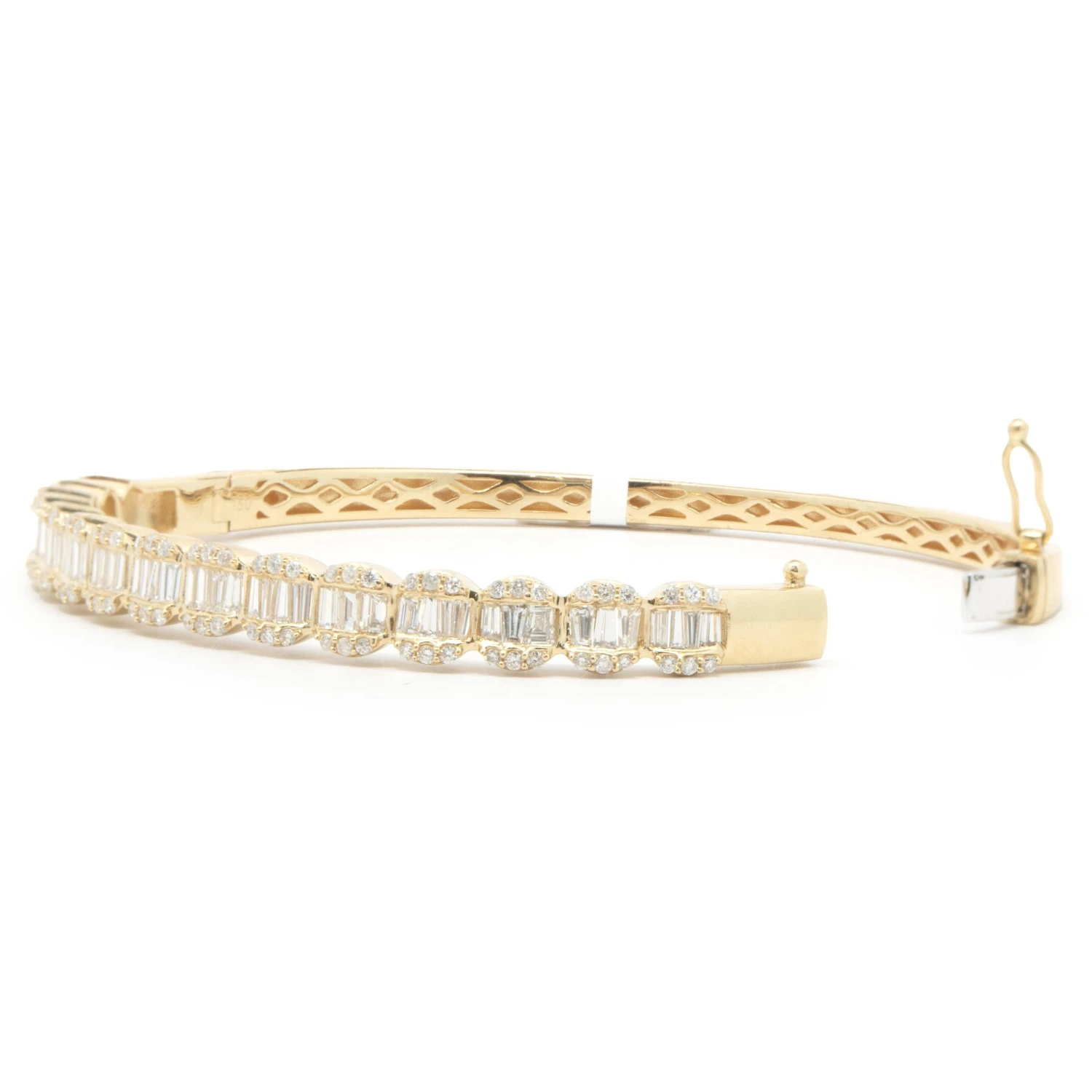 Unknown 18 Karat Yellow Gold Mosaic Set Diamond Oval Link Bangle Bracelet 4 Unknown 18 Karat Yellow Gold Mosaic Set Diamond Oval Link Bangle Bracelet – Image 2