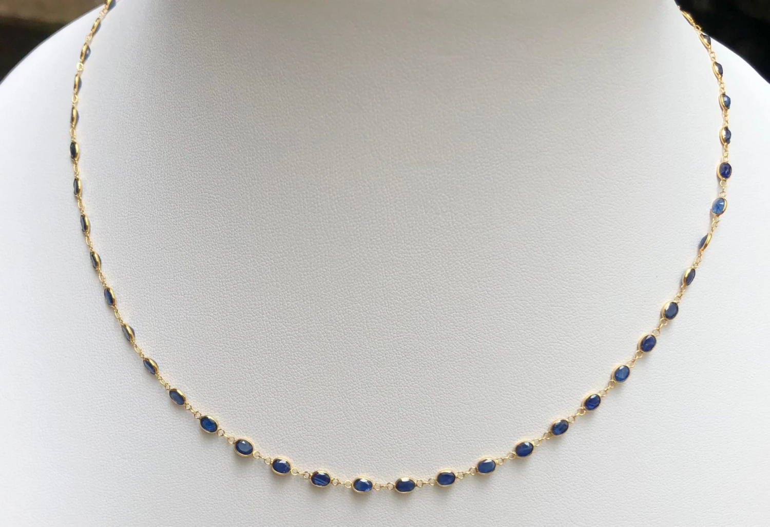 Unknown Blue Sapphire Necklace Set In 18 Karat Gold Settings 4 Unknown Blue Sapphire Necklace Set In 18 Karat Gold Settings – Image 2