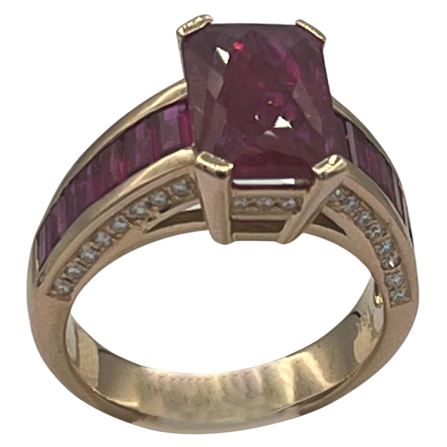Unknown 2.95 Carat Ruby Ring 0.23 Carat Diamond 18 Karat Gold 3 Unknown 2.95 Carat Ruby Ring 0.23 Carat Diamond 18 Karat Gold