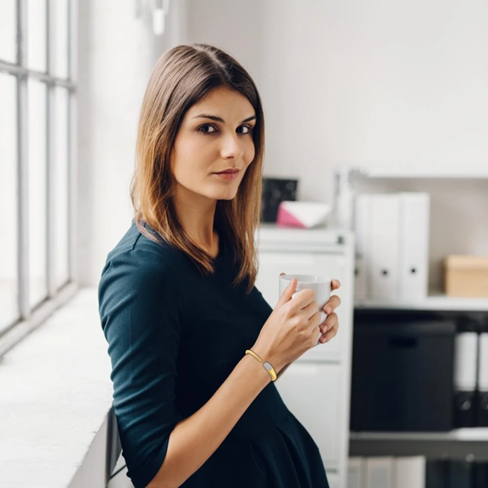 Curata Italian Solid 18k Yellow Gold Pave Diamond Modern Cuff Bangle Bracelet 4 Curata Italian Solid 18k Yellow Gold Pave Diamond Modern Cuff Bangle Bracelet – Image 2