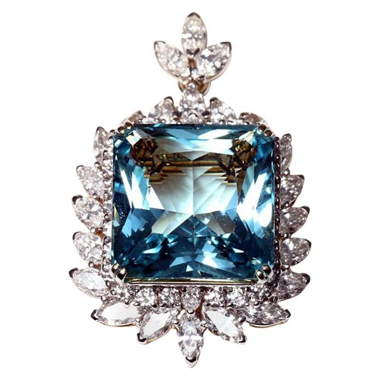 Unknown 35.54 Carat Aquamarin 7.39 Carat Diamond Pendant, Brooch 18k Gold 2 Unknown 35.54 Carat Aquamarin 7.39 Carat Diamond Pendant, Brooch 18k Gold