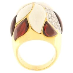 Unknown Dome-shaped Yellow Gold Ring With Brilliants, White Coral And Cabochon Garnets
