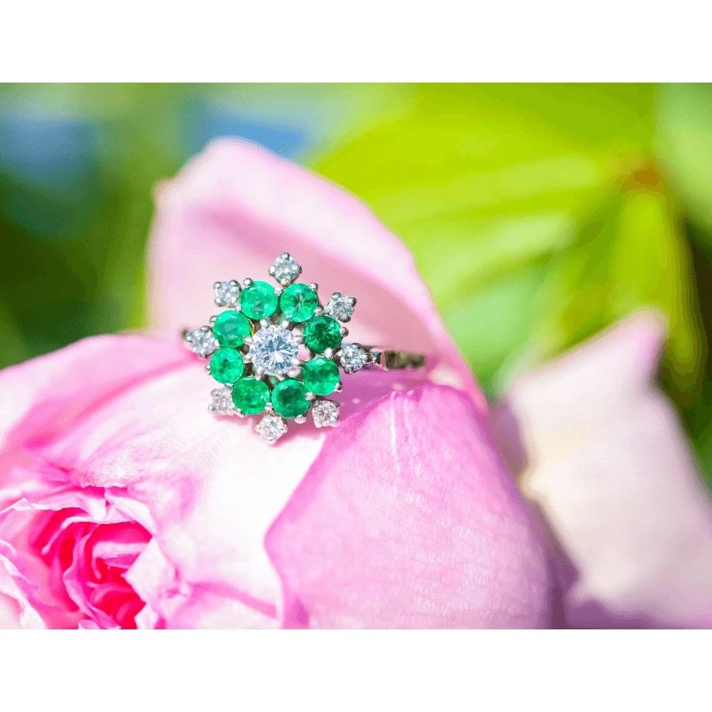 Unknown 18 Carat White Gold Emerald & Diamond Cluster Ring Size Uk O 4.0g 6 Unknown 18 Carat White Gold Emerald & Diamond Cluster Ring Size Uk O 4.0g – Image 4