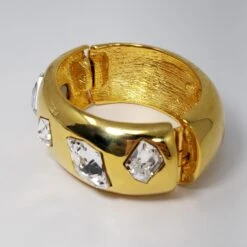 Kenneth Jay Lane KJL Chunky Gold Bangle Bracelet With Oversized Clear Crystals 9 Kenneth Jay Lane KJL Chunky Gold Bangle Bracelet With Oversized Clear Crystals -Mode Bijouterie Magasin 20190810 210223 master