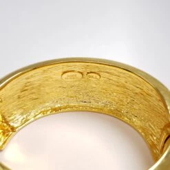 Kenneth Jay Lane KJL Chunky Gold Bangle Bracelet With Oversized Clear Crystals 11 Kenneth Jay Lane KJL Chunky Gold Bangle Bracelet With Oversized Clear Crystals -Mode Bijouterie Magasin 20190810 210232 master