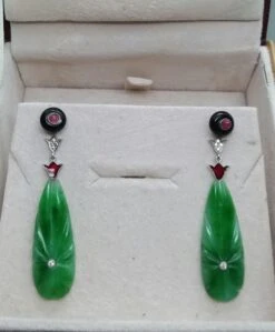 Art Deco Style Engraved Jade Ruby Black Onyx Gold Diamonds Enamel Drop Earrings 19 Art Deco Style Engraved Jade Ruby Black Onyx Gold Diamonds Enamel Drop Earrings -Mode Bijouterie Magasin 20201127 014415 master