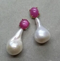 Big Size Pear Shape Baroque Pearls Oval Ruby Cabochon 14 Karat Gold Earrings 20 Big Size Pear Shape Baroque Pearls Oval Ruby Cabochon 14 Karat Gold Earrings -Mode Bijouterie Magasin 20210309 194006 master