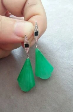 Art Deco Style Gold Diamonds Enamel Kite Shape Engraved Jades Dangle Earrings -Mode Bijouterie Magasin 20210610 204645 master