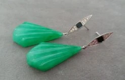 Art Deco Style Gold Diamonds Enamel Kite Shape Engraved Jades Dangle Earrings -Mode Bijouterie Magasin 20210610 204707 master