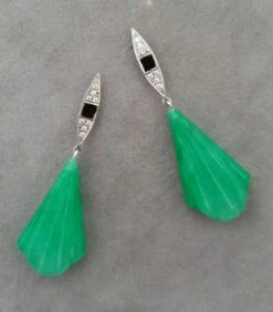 Art Deco Style Gold Diamonds Enamel Kite Shape Engraved Jades Dangle Earrings -Mode Bijouterie Magasin 20210610 204727 master