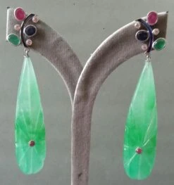 Tutti Frutti Ruby Sapphire Emerald Gold Diamonds Enamel Jade Dangle Earrings 22 Tutti Frutti Ruby Sapphire Emerald Gold Diamonds Enamel Jade Dangle Earrings -Mode Bijouterie Magasin 20210718 151620 master