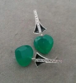 Art Deco Style Heart Shape Green Onyx Gold Diamonds Black Enamel Dangle Earrings 16 Art Deco Style Heart Shape Green Onyx Gold Diamonds Black Enamel Dangle Earrings -Mode Bijouterie Magasin 20210920 221117 master