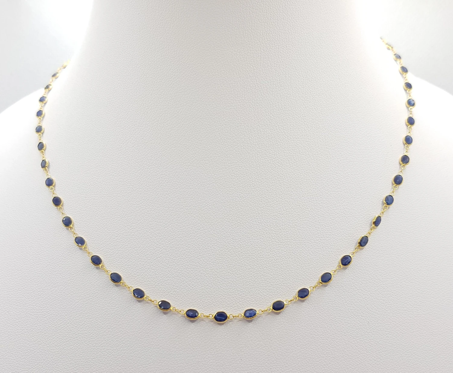 Unknown Blue Sapphire Necklace Set In 18 Karat Gold Settings 5 Unknown Blue Sapphire Necklace Set In 18 Karat Gold Settings – Image 3