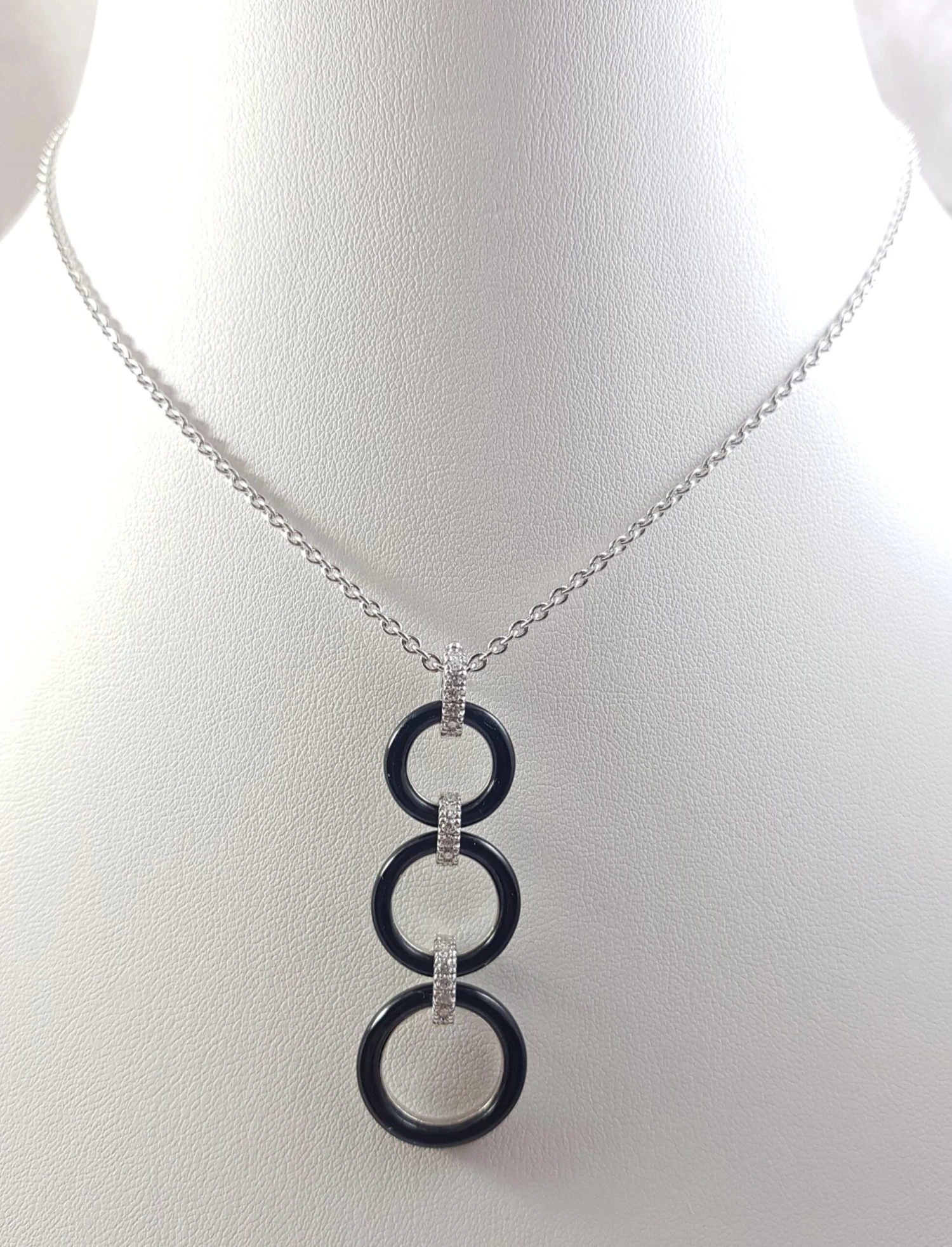 Unknown Onyx With Diamond Necklace Set In 18 Karat White Gold Settings 5 Unknown Onyx With Diamond Necklace Set In 18 Karat White Gold Settings – Image 3