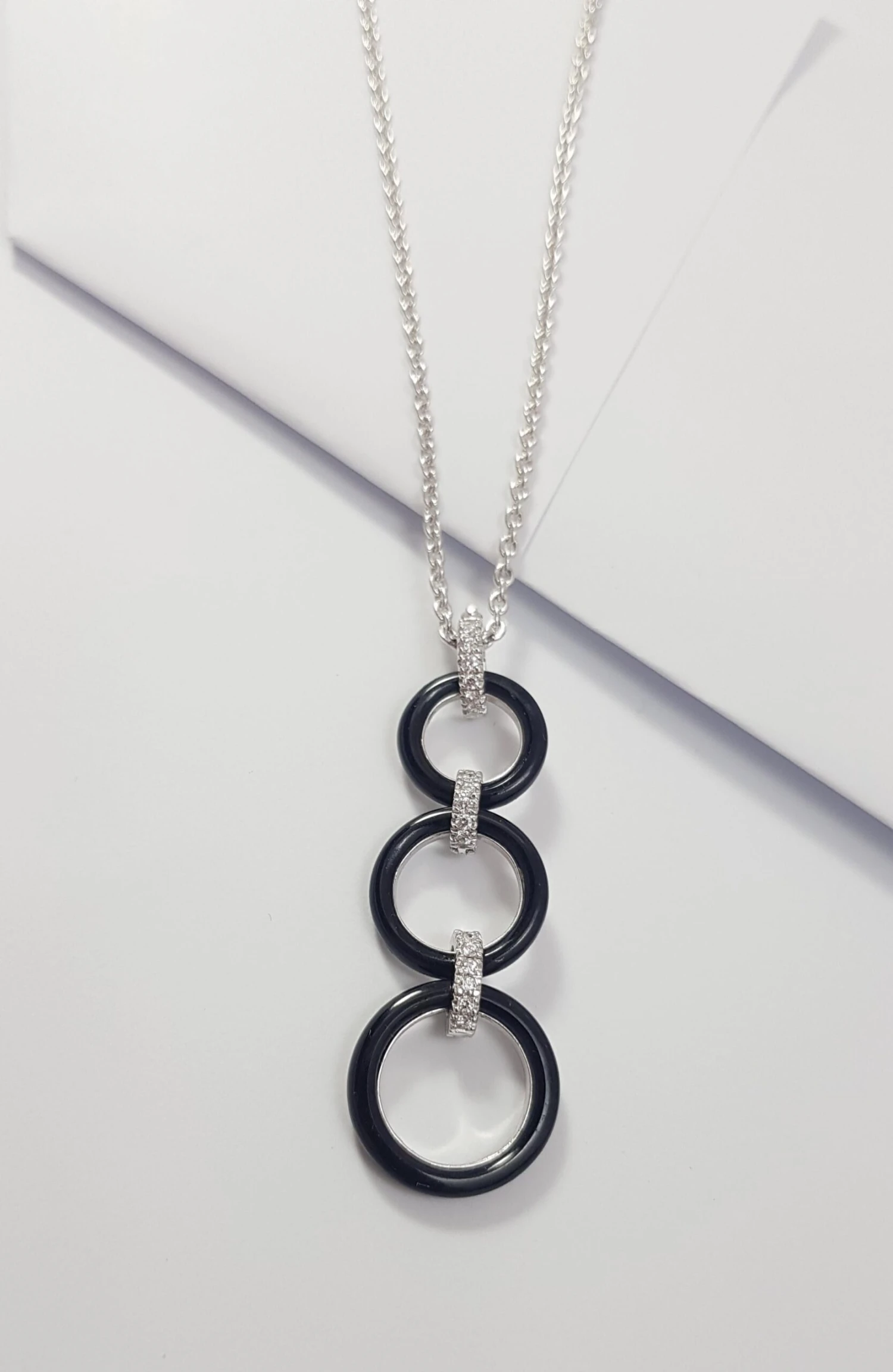 Unknown Onyx With Diamond Necklace Set In 18 Karat White Gold Settings 9 Unknown Onyx With Diamond Necklace Set In 18 Karat White Gold Settings – Image 7