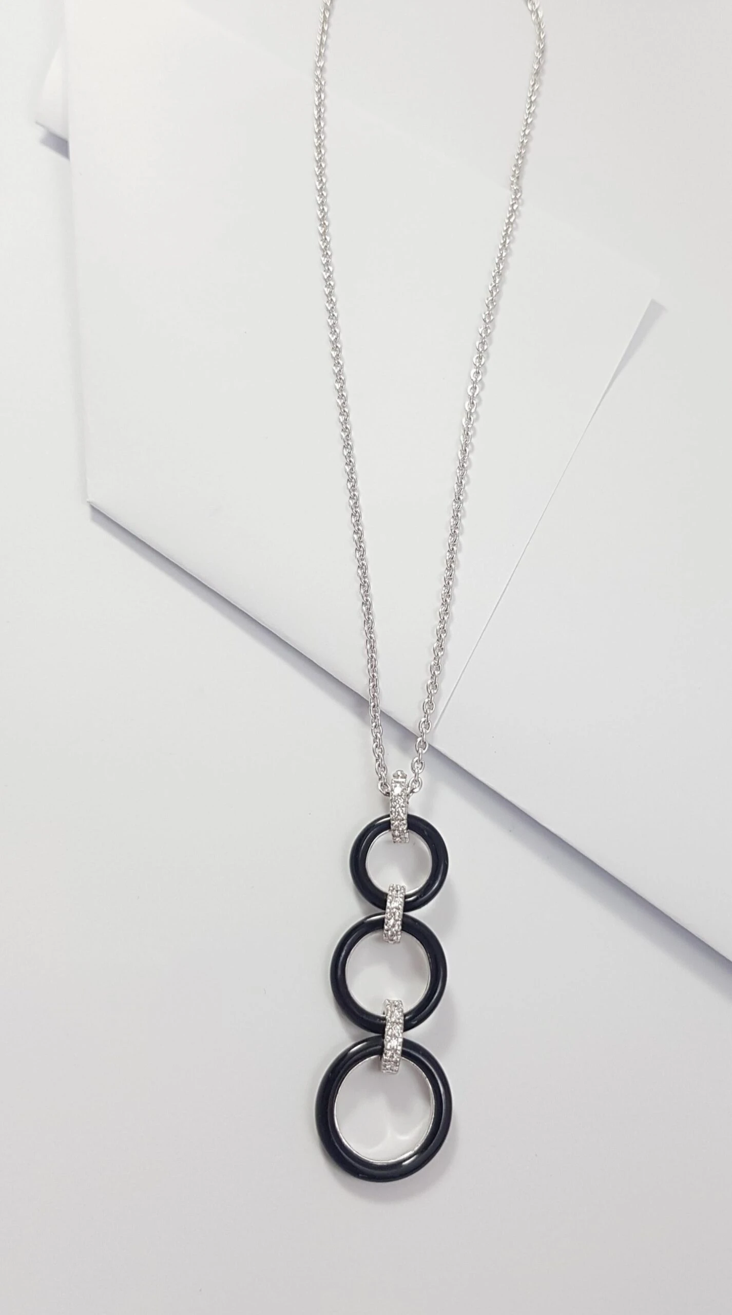 Unknown Onyx With Diamond Necklace Set In 18 Karat White Gold Settings 10 Unknown Onyx With Diamond Necklace Set In 18 Karat White Gold Settings – Image 8