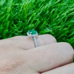 Unknown Natural 1 Carat Emerald Ring Diamond Halo 18k Gold 8 Unknown Natural 1 Carat Emerald Ring Diamond Halo 18k Gold -Mode Bijouterie Magasin 20230427 144814 master