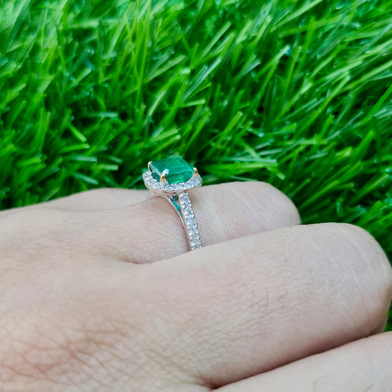 Unknown Natural 1 Carat Emerald Ring Diamond Halo 18k Gold 5 Unknown Natural 1 Carat Emerald Ring Diamond Halo 18k Gold – Image 3