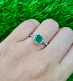 Unknown Natural 1 Carat Emerald Ring Diamond Halo 18k Gold 7 Unknown Natural 1 Carat Emerald Ring Diamond Halo 18k Gold -Mode Bijouterie Magasin 20230427 144828 master