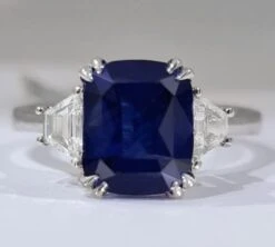 Unknown Blue 3.3 Carat Sapphire Ring With Side Diamonds 18k Gold -Mode Bijouterie Magasin 20230429 115132 master