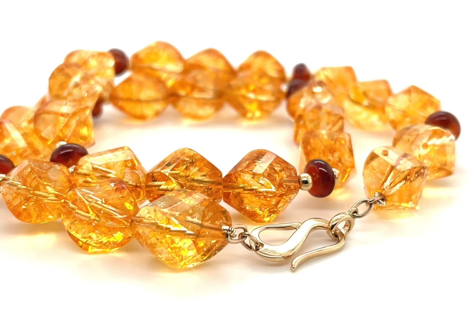 Faceted Citrine Nugget Beaded Necklace With Garnets And Yellow Gold 5 Faceted Citrine Nugget Beaded Necklace With Garnets And Yellow Gold – Image 3