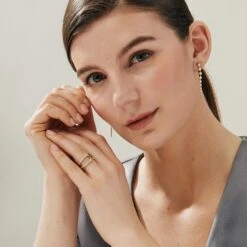 Syna Yellow Gold Hex Duster Earrings With Diamonds -Mode Bijouterie Magasin 2023 0318 SYNA ONFIGURE9861 master