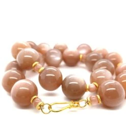 Peach Moonstone Beaded Necklace With Yellow Gold Clasp 12 Peach Moonstone Beaded Necklace With Yellow Gold Clasp -Mode Bijouterie Magasin 2023 04 05 13 40 28 3 master