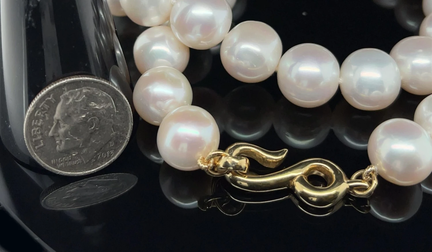 White Freshwater Pearl Necklace With Yellow Gold Clasp 7 White Freshwater Pearl Necklace With Yellow Gold Clasp – Image 5