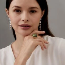 Syna Limited Edition Yellow Gold Ethiopian Opal Ring With Diamonds -Mode Bijouterie Magasin 2023 0616 SYNA ONFIGURE2022 master