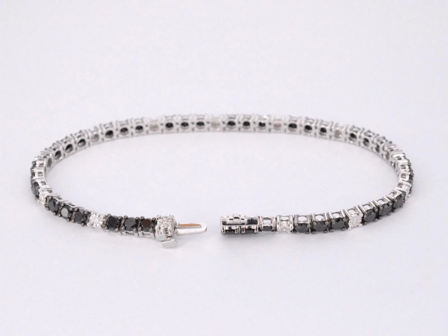 Unknown White Gold Tennis Bracelet Set With Black And White Diamonds 6 Unknown White Gold Tennis Bracelet Set With Black And White Diamonds – Image 4