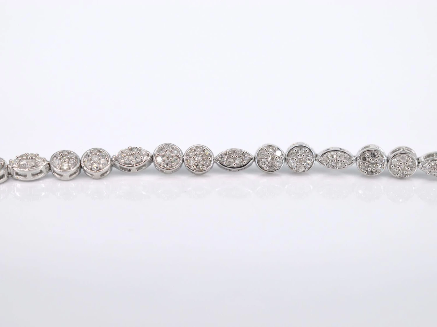 Unknown White Gold Tennis Bracelet With Diamonds 1.10 Carat 5 Unknown White Gold Tennis Bracelet With Diamonds 1.10 Carat – Image 3