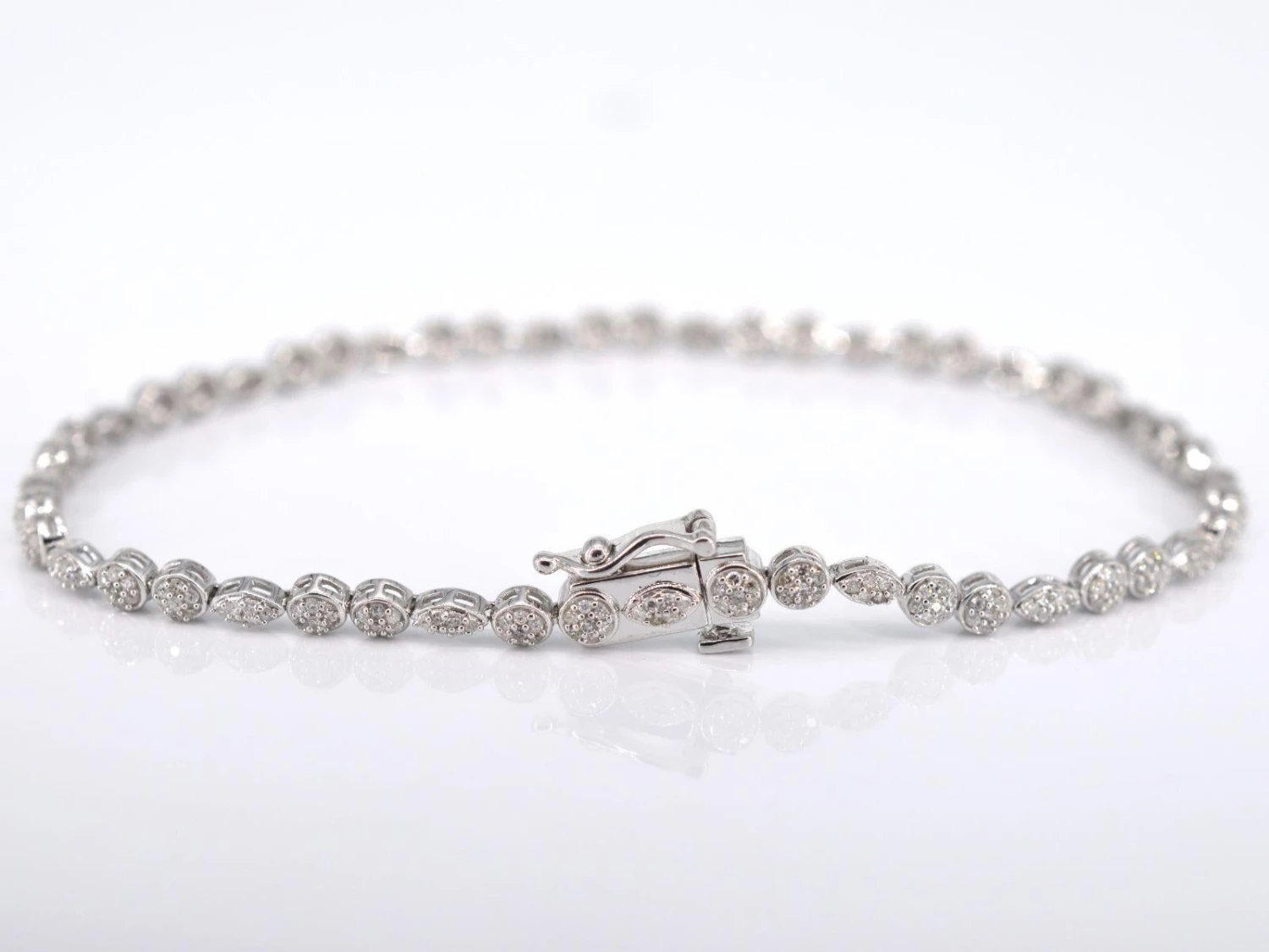 Unknown White Gold Tennis Bracelet With Diamonds 1.10 Carat 6 Unknown White Gold Tennis Bracelet With Diamonds 1.10 Carat – Image 4