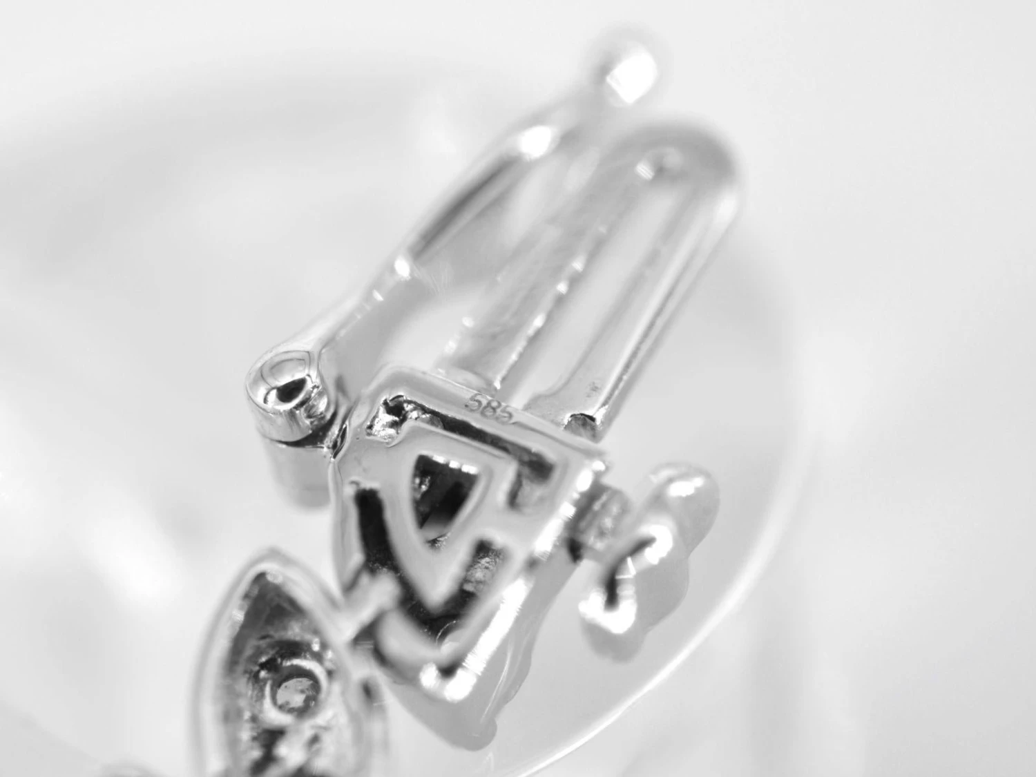 Unknown White Gold Bracelet Set In Marquise Shape Chains Set With Diamonds 8 Unknown White Gold Bracelet Set In Marquise Shape Chains Set With Diamonds – Image 6