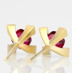 1.12 Carat Cushion Red Ruby And Diamond 18k Yellow Gold Earrings -Mode Bijouterie Magasin 22468 on Vimeo 3 master