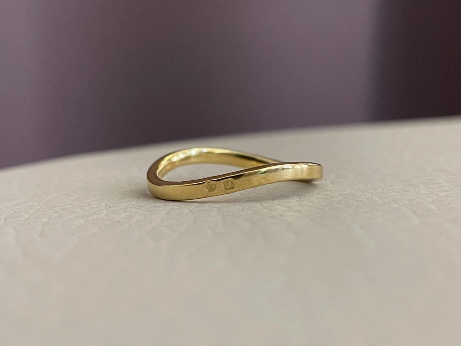 Rosior Emerald "Half Eternity" Shaped Band Ring Set In Yellow Gold 5 Rosior Emerald "Half Eternity" Shaped Band Ring Set In Yellow Gold – Image 3