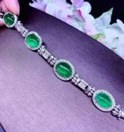 So Stunning 53 Carats Of Zambia Emeralds And Diamonds On Art Decô Choker -Mode Bijouterie Magasin 27D05167 7C6F 4731 980C F50BD4C2EA79 master