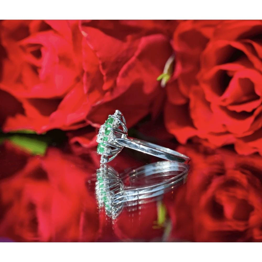 Unknown 18 Carat White Gold Emerald & Diamond Cluster Ring Size Uk O 4.0g 7 Unknown 18 Carat White Gold Emerald & Diamond Cluster Ring Size Uk O 4.0g – Image 5