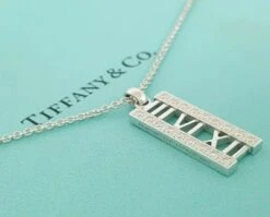 Tiffany & Co. Atlas 18k White Gold Diamond Open Bar Pendant Necklace 15 Tiffany & Co. Atlas 18k White Gold Diamond Open Bar Pendant Necklace -Mode Bijouterie Magasin 2 master 41