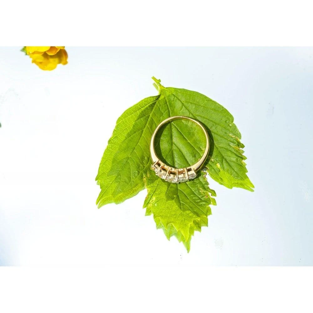Unknown 18 Carat Yellow Gold Approx 1.00 Carat 5 Stone Diamond Ring Size UK N 1/2 3.8g 6 Unknown 18 Carat Yellow Gold Approx 1.00 Carat 5 Stone Diamond Ring Size UK N 1/2 3.8g – Image 4
