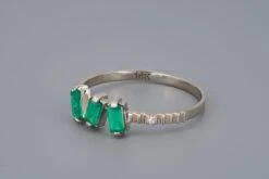 Baguette Emeralds And Diamonds 14k Gold Ring. 3 Gemstone Ring. 16 Baguette Emeralds And Diamonds 14k Gold Ring. 3 Gemstone Ring. -Mode Bijouterie Magasin 31 master