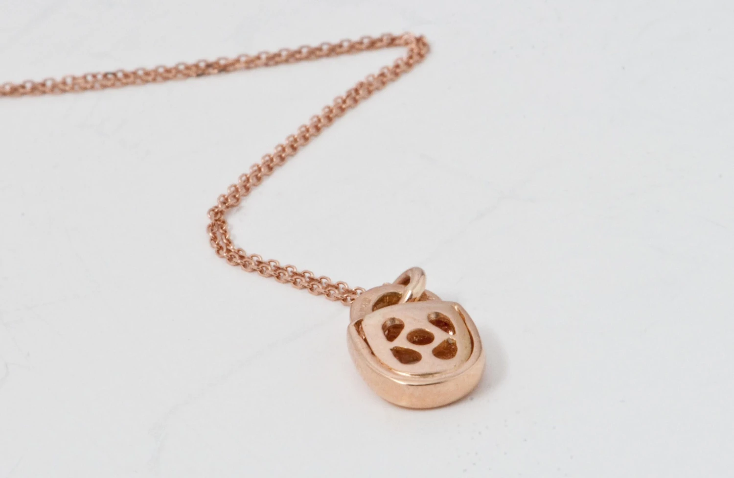 Unknown Necklace Pendant Padlock Shape Diamond Rose Gold 18 Karat 6 Unknown Necklace Pendant Padlock Shape Diamond Rose Gold 18 Karat – Image 4